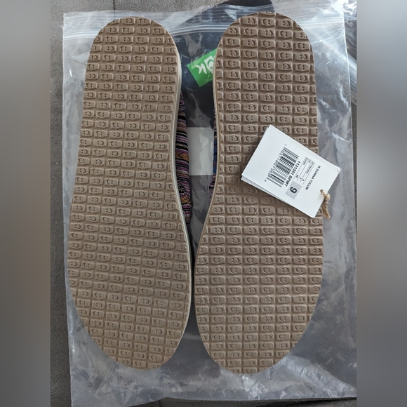 Sanuk size 9 NWT Donna sidewalk surfers - Picture 3 of 3